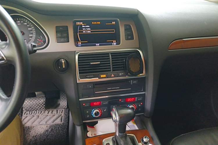 Used Audi Q7 2013 35 TFSI Ambition Edition Audio And AC Panel
