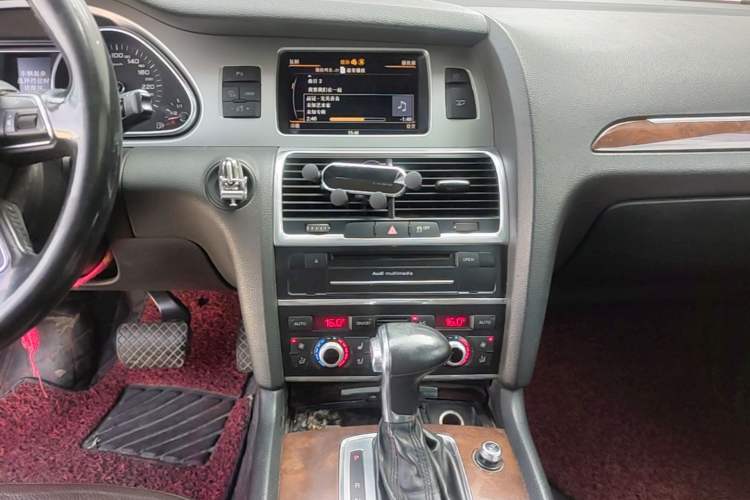 Used Audi Q7 2013 35 TFSI Ambition Edition Audio And AC Panel