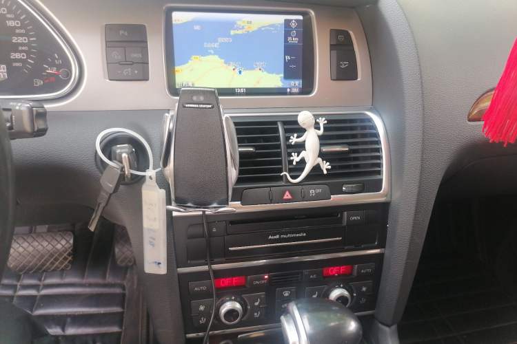 Used Audi Q7  Audio And AC Panel