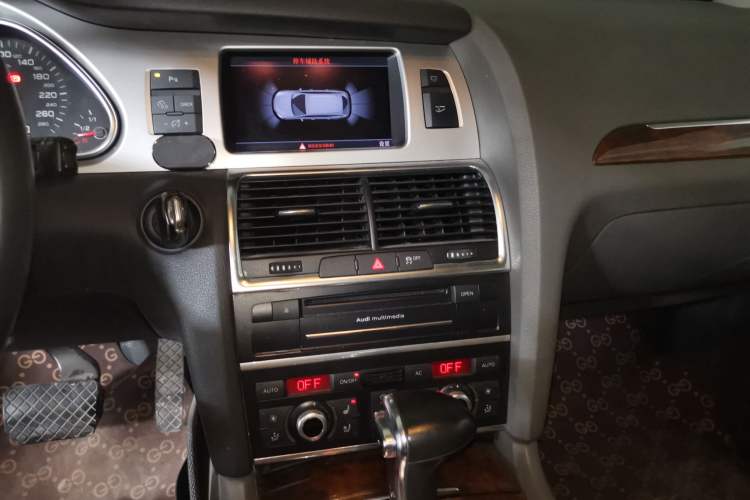 Used Audi Q7 2013 35 TFSI Ambition Edition Audio And AC Panel