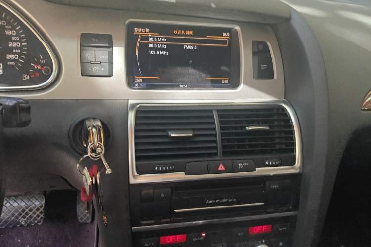 Used Audi Q7 2013 35 TFSI Ambition Edition Audio And AC Panel