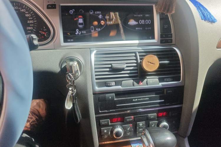 Used Audi Q7 2013 35 TFSI Ambition Edition Audio And AC Panel