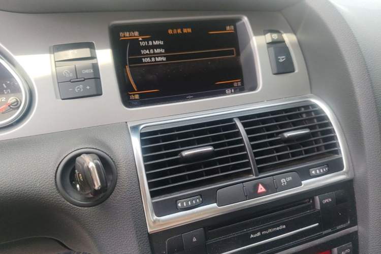 Used Audi Q7 2013 35 TFSI Technology Edition Audio And AC Panel