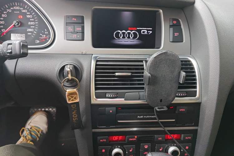 Used Audi Q7 2013 35 TFSI Ambition Edition Audio And AC Panel
