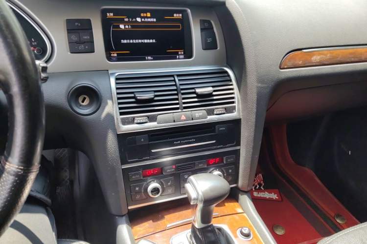 Used Audi Q7 2013 35 TFSI Technology Edition Audio And AC Panel