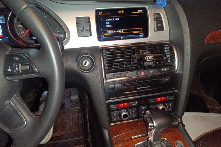 Used Audi Q7 2013 35 TFSI Technology Edition Audio And AC Panel