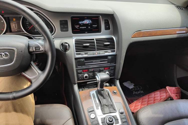 Used Audi Q7 2013 35 TFSI Ambition Edition Audio And AC Panel