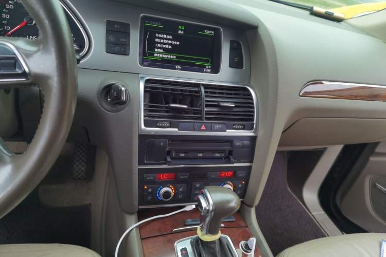 Used Audi Q7 2013 35 TFSI Ambition Edition Audio And AC Panel