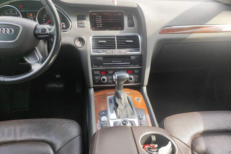 Used Audi Q7 2013 35 TFSI Ambition Edition Audio And AC Panel