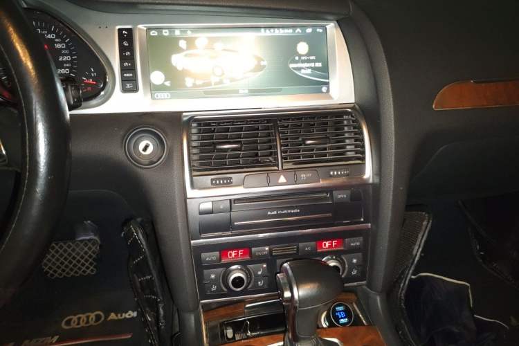 Used Audi Q7 2013 35 TFSI Ambition Edition Audio And AC Panel