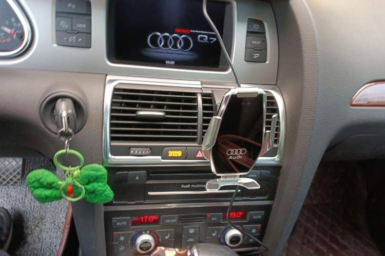 Used Audi Q7 2013 35 TFSI Technology Edition Audio And AC Panel