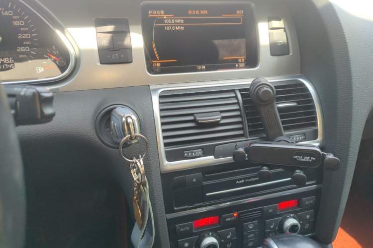 Used Audi Q7 2013 35 TFSI Technology Edition Audio And AC Panel