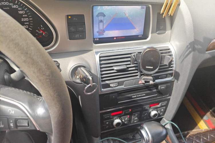 Used Audi Q7 2013 35 TFSI Ambition Edition Audio And AC Panel