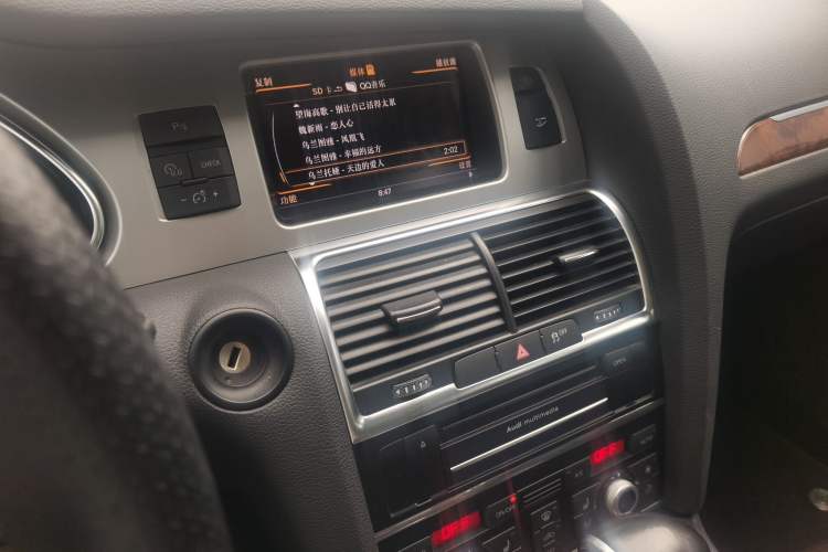 Used Audi Q7 2013 35 TFSI Ambition Edition Audio And AC Panel
