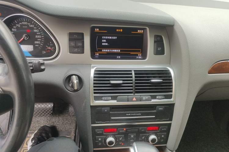 Used Audi Q7 2013 35 TFSI Technology Edition Audio And AC Panel