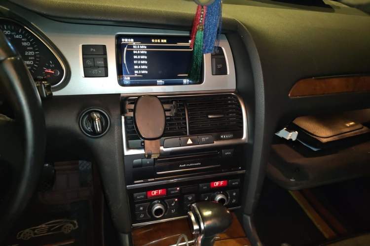 Used Audi Q7 2013 35 TFSI Ambition Edition Audio And AC Panel