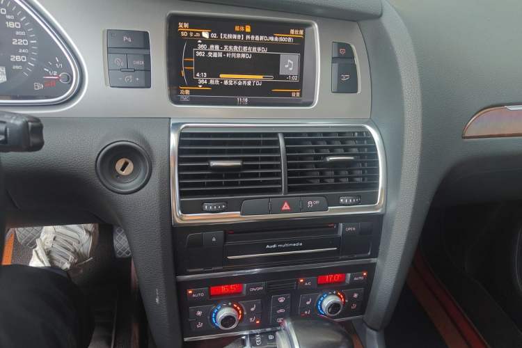 Used Audi Q7 2013 35 TFSI Ambition Edition Audio And AC Panel