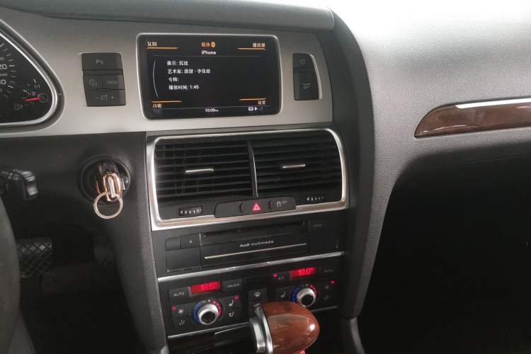 Used Audi Q7 2013 35 TFSI Comfort Model Audio And AC Panel
