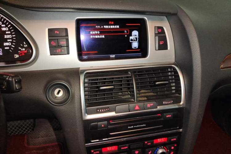Used Audi Q7 2013 35 TFSI Ambition Edition Audio And AC Panel