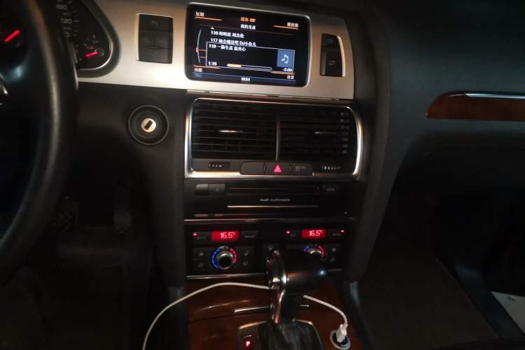 Used Audi Q7  Audio And AC Panel