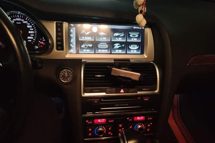 Used Audi Q7 2013 35 TFSI Comfort Model Audio And AC Panel