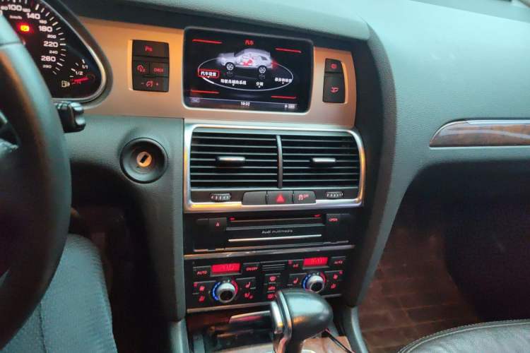Used Audi Q7 2013 35 TFSI Ambition Edition Audio And AC Panel