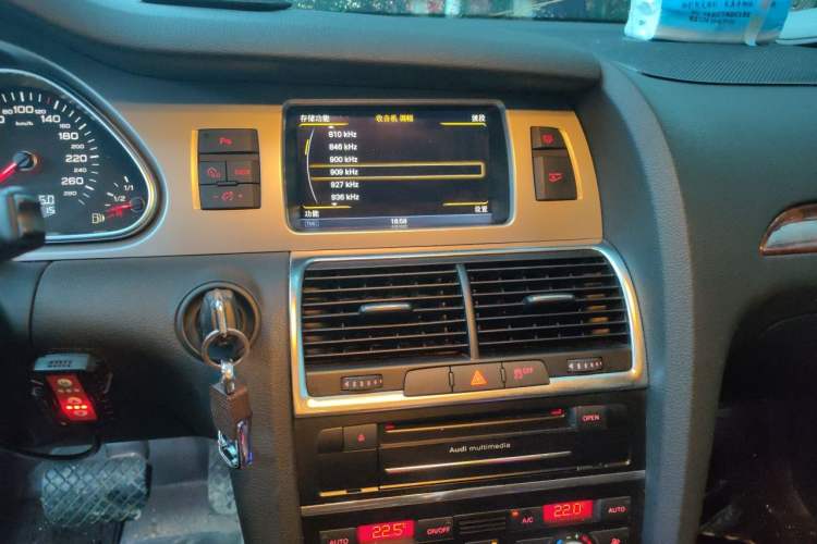 Used Audi Q7 2013 35 TFSI Ambition Edition Audio And AC Panel