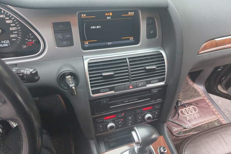 Used Audi Q7 2013 35 TFSI Ambition Edition Audio And AC Panel