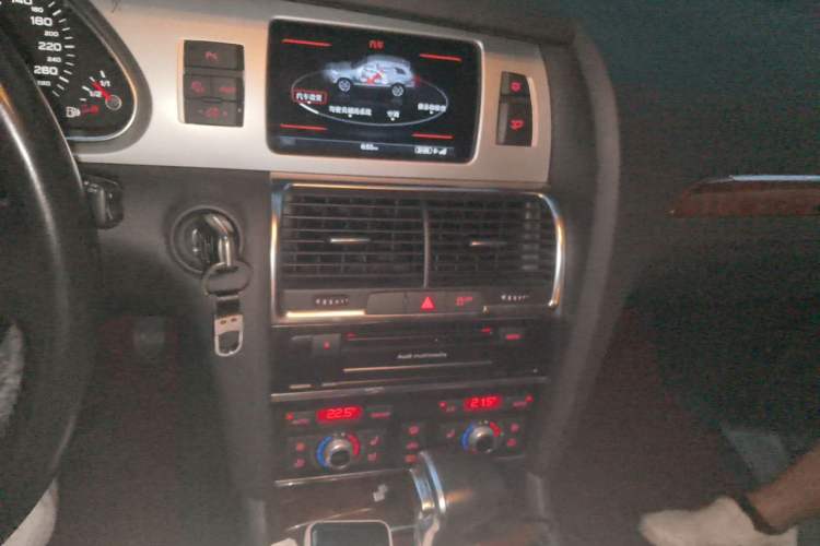 Used Audi Q7 2013 35 TFSI Ambition Edition Audio And AC Panel