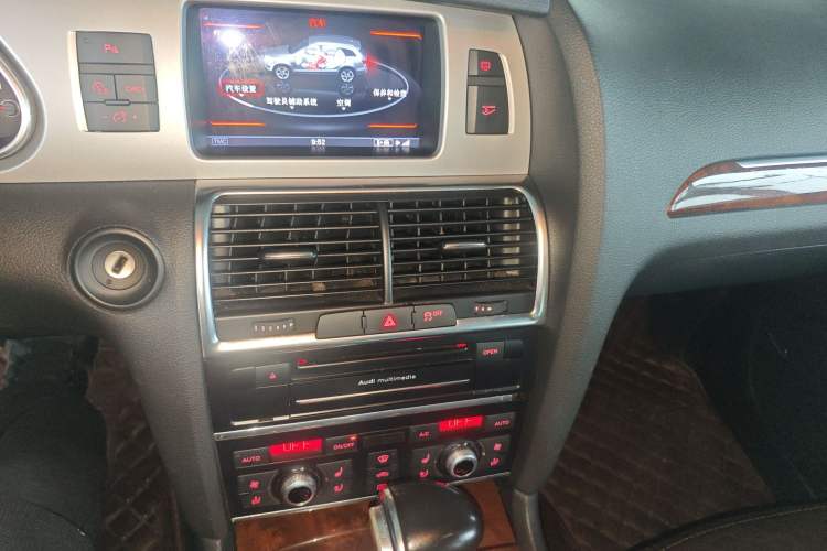 Used Audi Q7 2013 40 TFSI Technology Edition Audio And AC Panel
