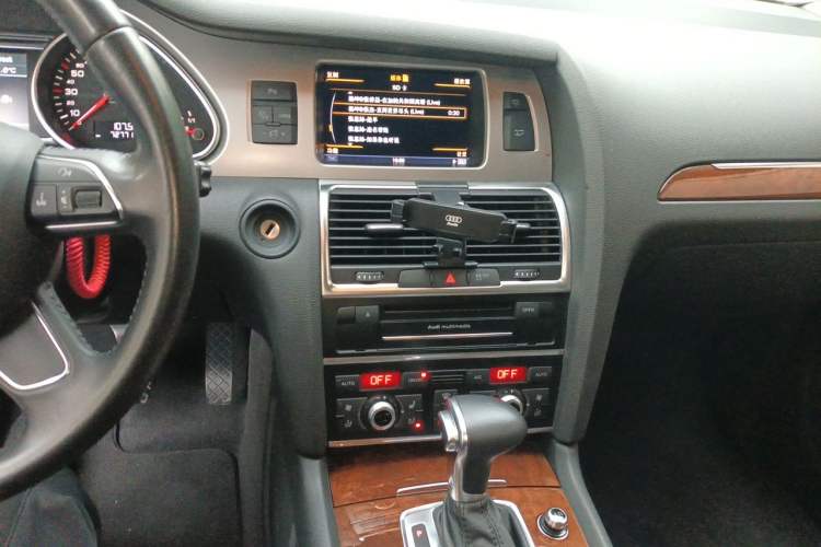 Used Audi Q7 2013 35 TFSI Technology Edition Audio And AC Panel