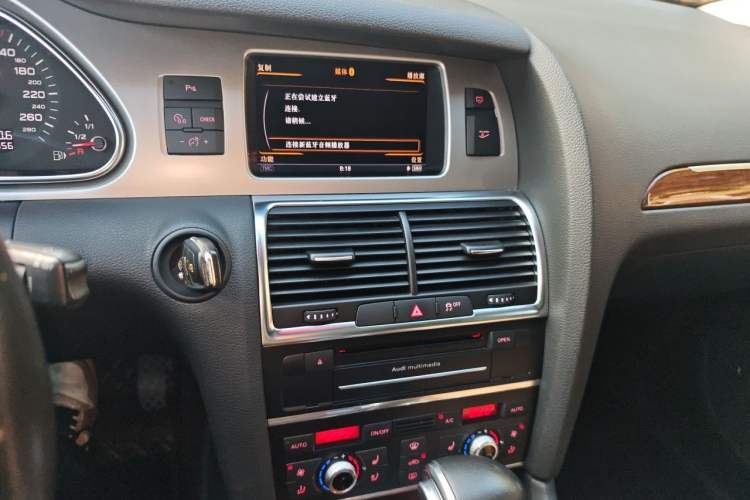 Used Audi Q7 2013 35 TFSI Exclusive Edition Audio And AC Panel