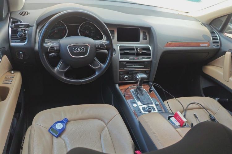 Used Audi Q7 2013 35 TFSI Technology Edition Center Console