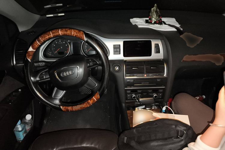 Used Audi Q7 2013 35 TFSI Technology Edition Center Console