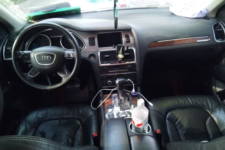 Used Audi Q7 2013 35 TDI Leading Model Center Console