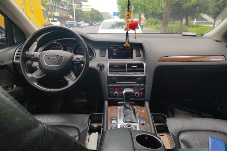 Used Audi Q7 2013 35 TFSI Technology Edition Center Console