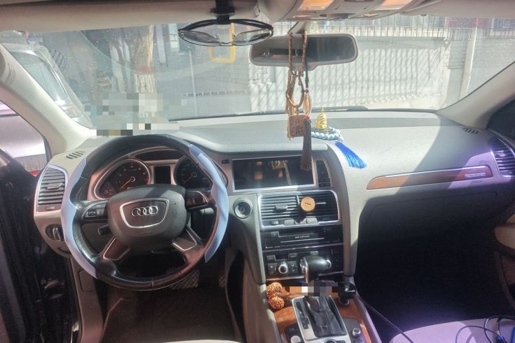 Used Audi Q7 2013 35 TFSI Ambition Edition Center Console