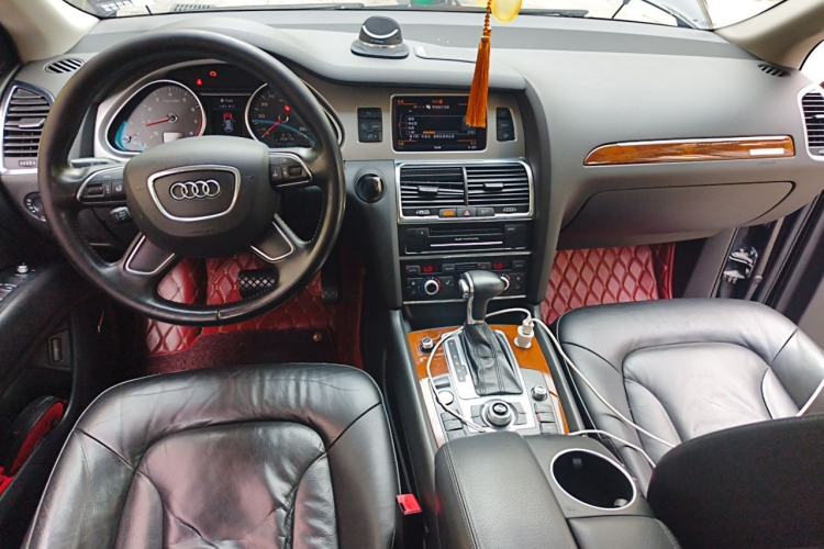 Used Audi Q7  Center Console