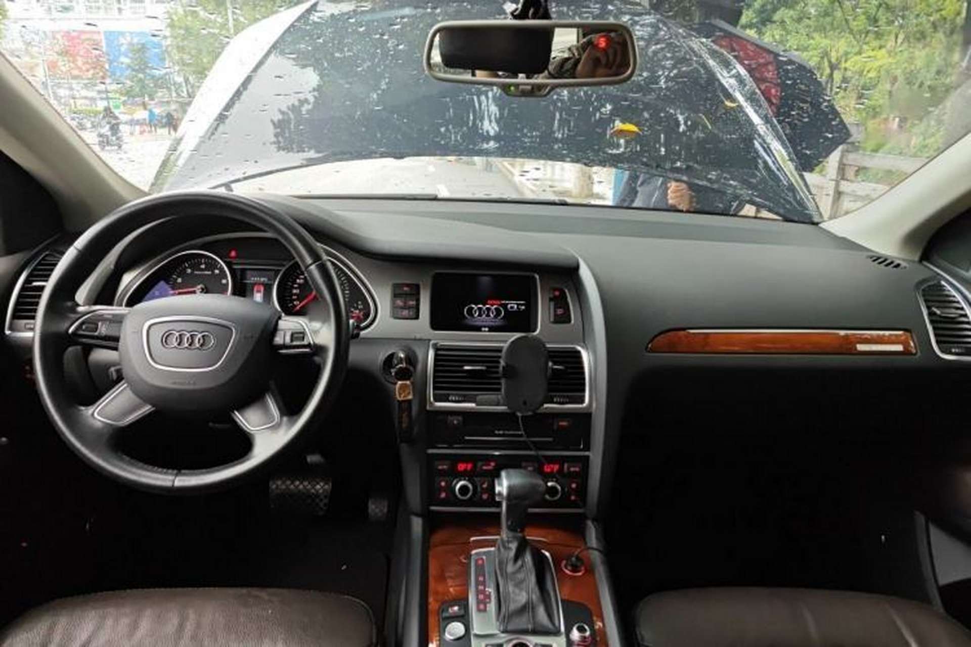 Used Audi Q7 2013 35 TFSI Ambition Edition Center Console