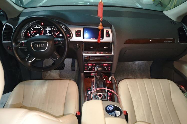 Used Audi Q7 2013 35 TFSI Ambition Edition Center Console