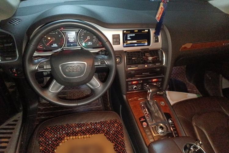 Used Audi Q7 2013 35 TFSI Technology Edition Center Console