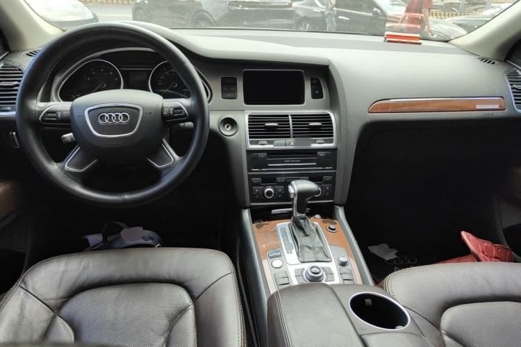 Used Audi Q7 2013 35 TFSI Ambition Edition Center Console