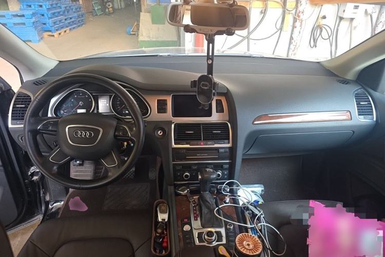 Used Audi Q7  Center Console