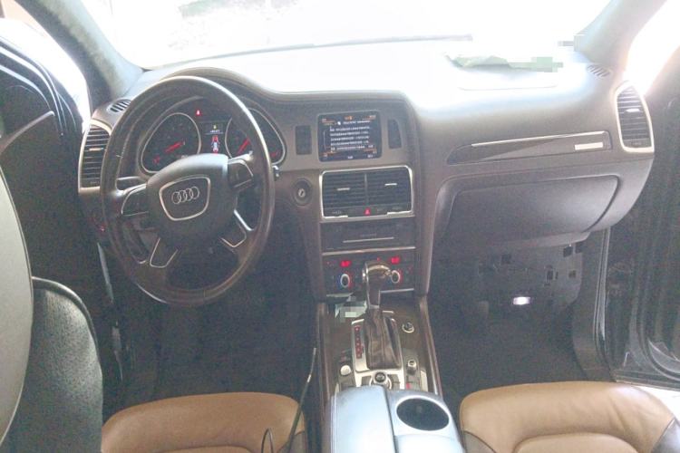 Used Audi Q7 2013 35 TFSI Exclusive Edition Center Console