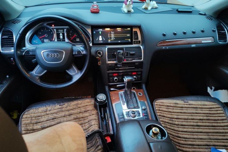 Used Audi Q7  Center Console
