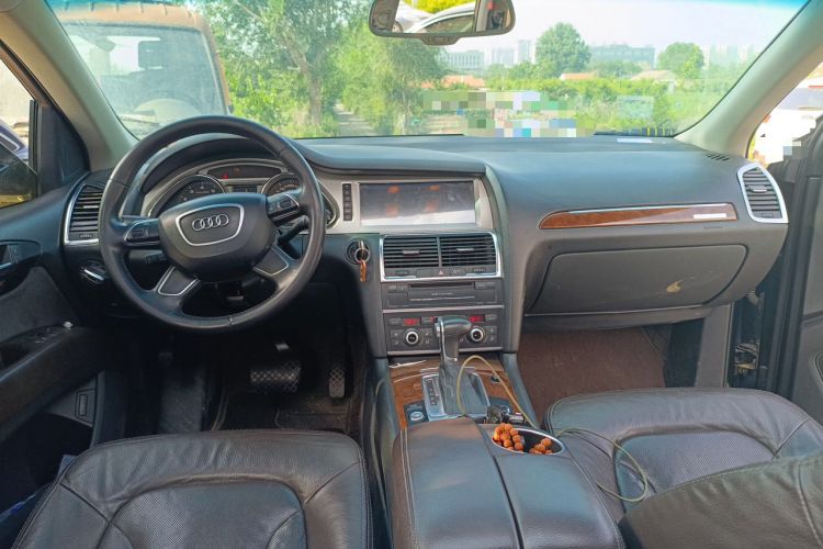 Used Audi Q7 2013 35 TFSI Ambition Edition Center Console