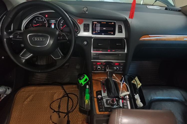 Used Audi Q7 2013 35 TFSI Ambition Edition Center Console