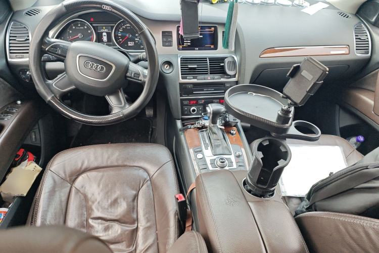 Used Audi Q7 2013 35 TFSI Ambition Edition Center Console