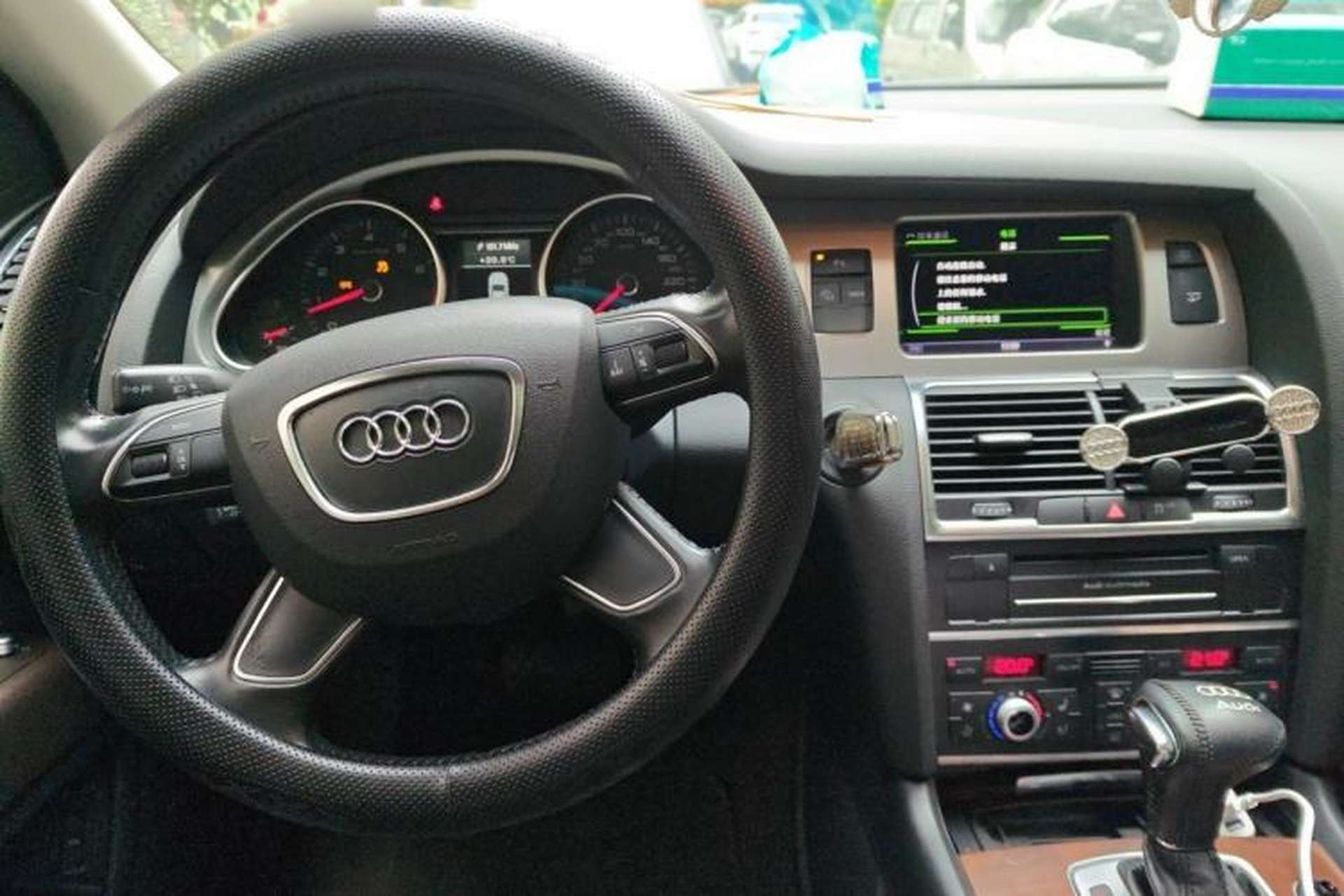 Used Audi Q7 2013 35 TFSI Ambition Edition Center Console