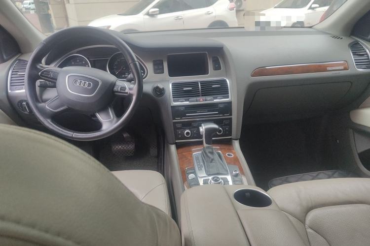 Used Audi Q7 2013 35 TFSI Technology Edition Center Console